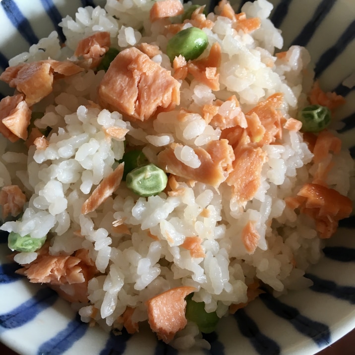 グリンピースと鮭の混ぜご飯